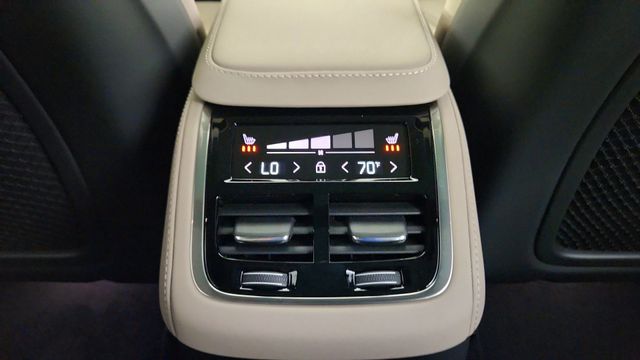 2026 Volvo XC90 Plus - Photo 33