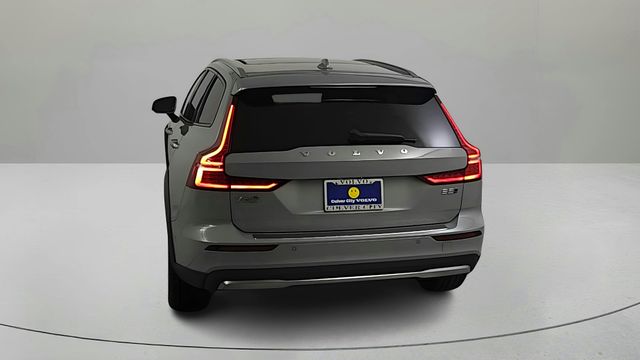 2026 Volvo V60 Cross Country B5 Plus photo 4