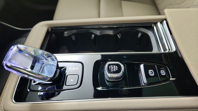 2026 Volvo XC90 Plus - Photo 17