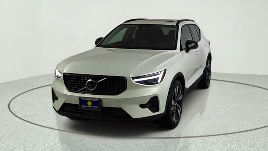 New 2026 Volvo XC40 B5 Ultra SUV