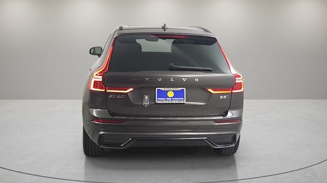 2025 Volvo XC60 B5 Core photo 5