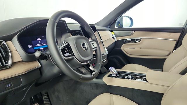 2026 Volvo XC90 Plus - Photo 12