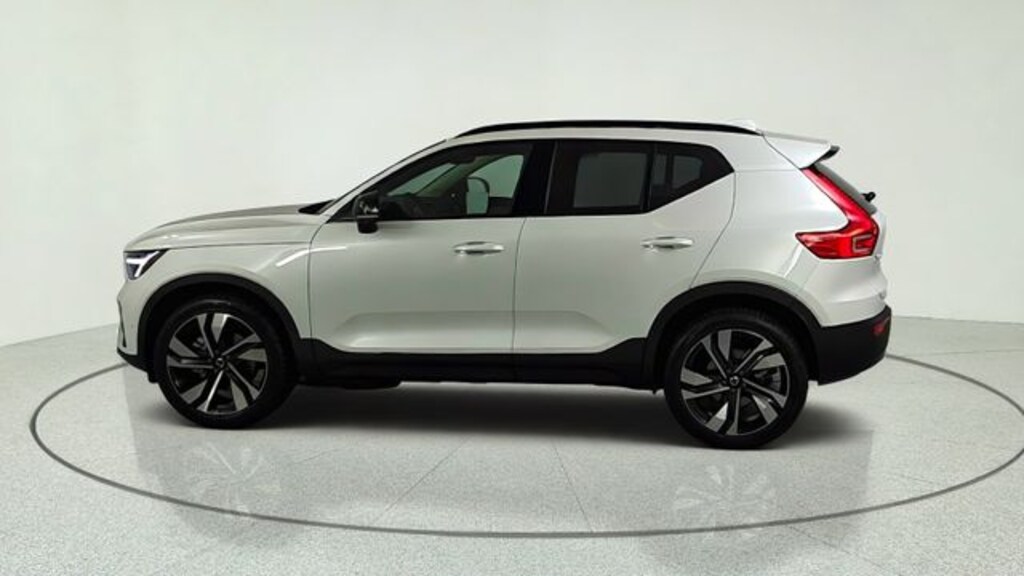 New 2026 Volvo XC40 B5 Ultra SUV