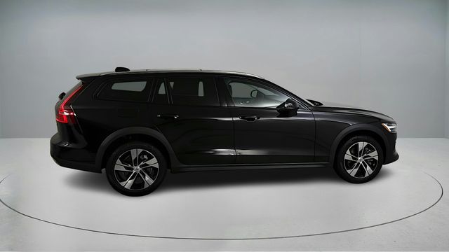2026 Volvo V60 Cross Country Plus - Photo 3
