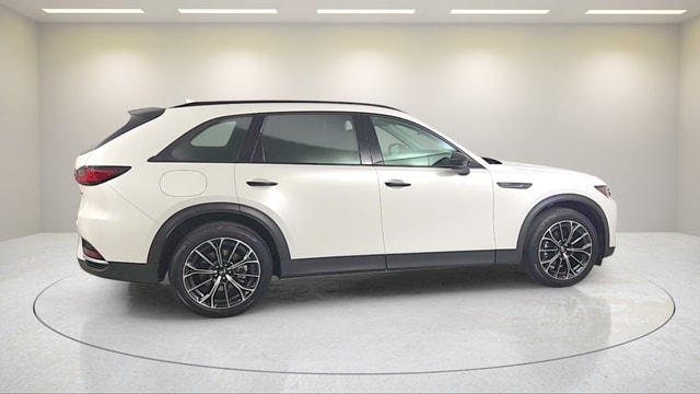 2025 Mazda CX-70 Plug-In Hybrid Premium Package photo 3