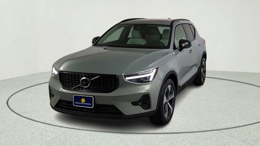 New 2026 Volvo XC40 B5 Plus SUV