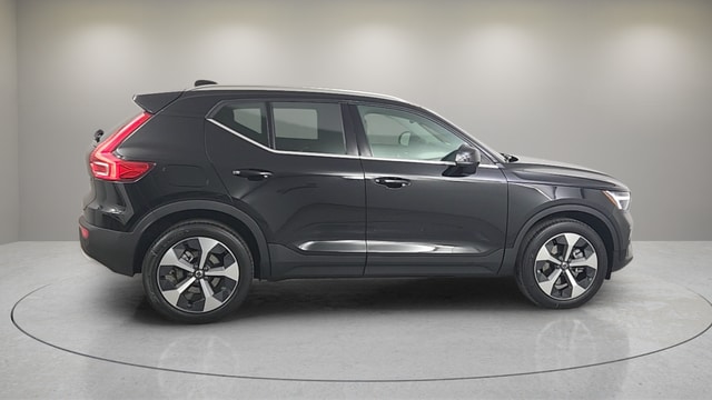 2025 Volvo XC40 B5 Plus Bright Theme photo 3