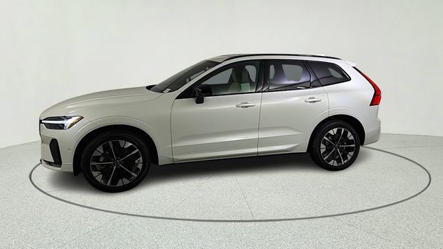 2026 Volvo XC60 B5 Plus photo 5