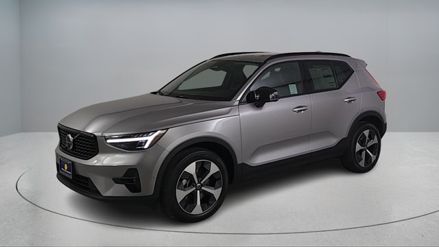 2026 Volvo XC40 B5 Plus photo 3