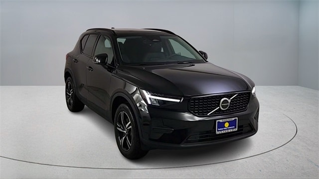 2026 Volvo XC40 Core's photo