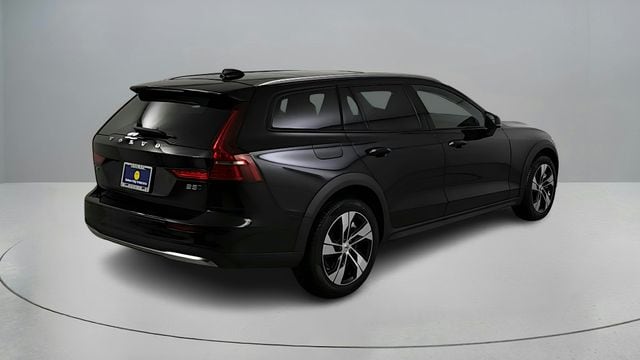 2026 Volvo V60 Cross Country Plus - Photo 4