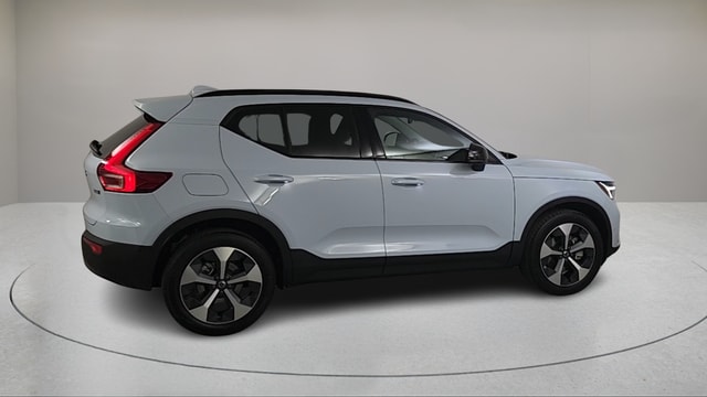 2026 Volvo XC40 B5 Plus photo 3