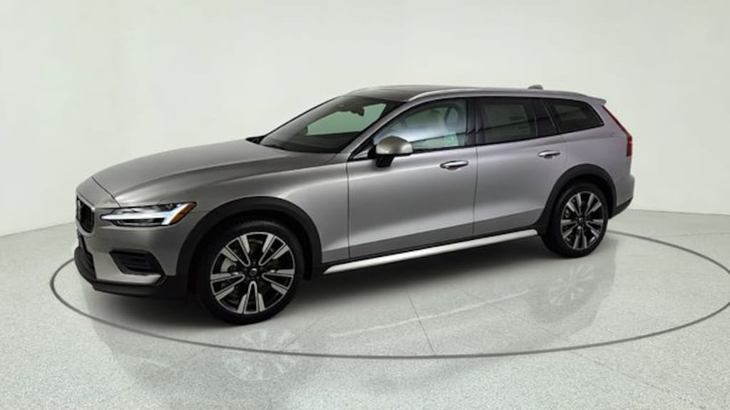 New 2026 Volvo V60 Cross Country B5 Ultra Wagon
