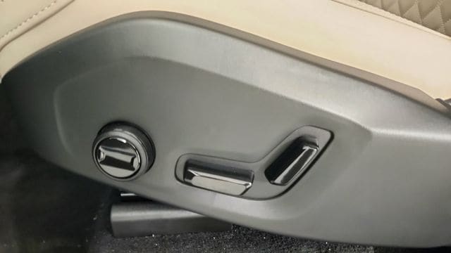2026 Volvo XC90 Plus - Photo 14