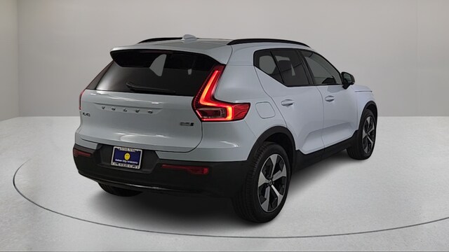 2026 Volvo XC40 B5 Plus photo 4