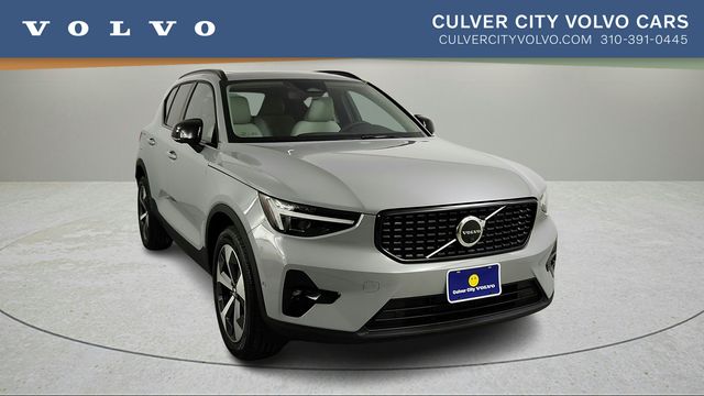2026 Volvo XC40 SUV 