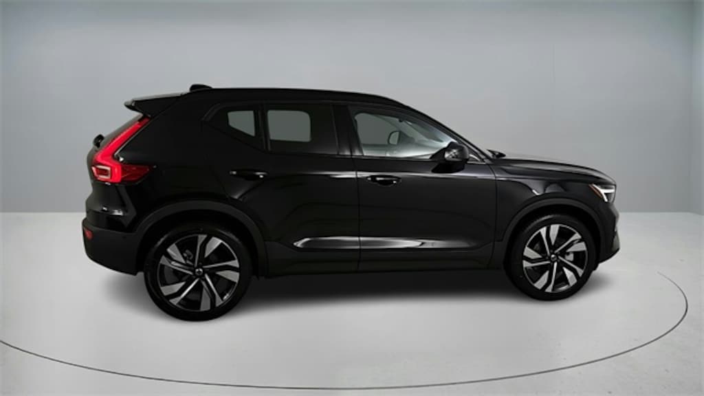 New 2026 Volvo XC40 B4 Plus SUV