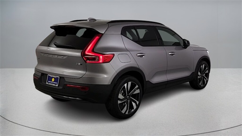 New 2026 Volvo XC40 B5 Ultra SUV