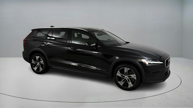 2026 Volvo V60 Cross Country Plus - Photo 2