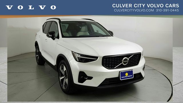2026 Volvo XC40 SUV 