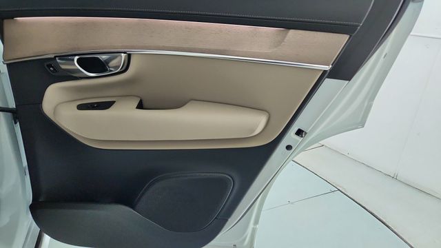 2026 Volvo XC90 Plus - Photo 37
