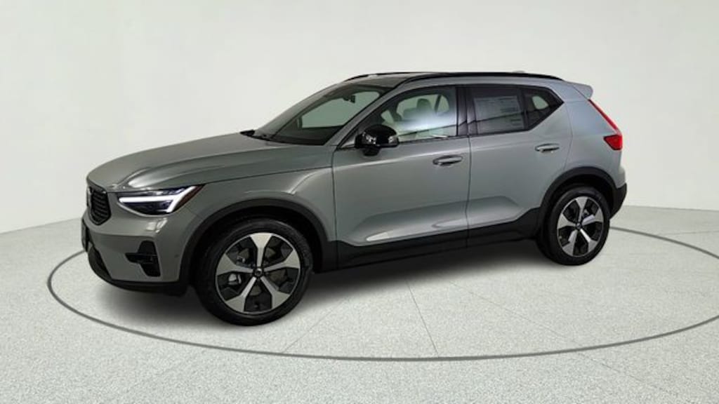 New 2026 Volvo XC40 B5 Plus SUV