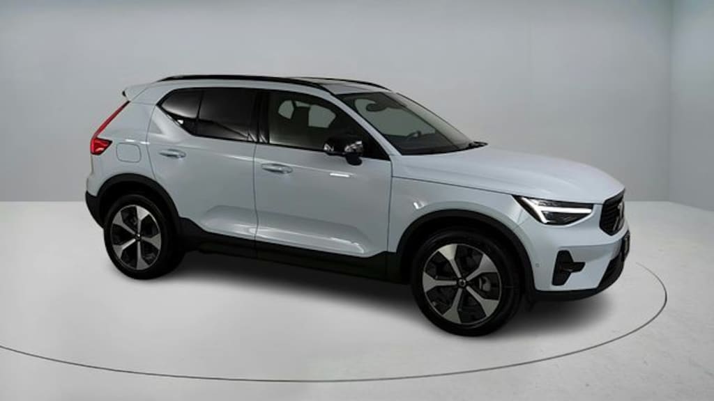 New 2026 Volvo XC40 B5 Plus SUV