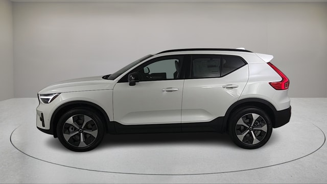 2026 Volvo XC40 B5 Plus photo 6