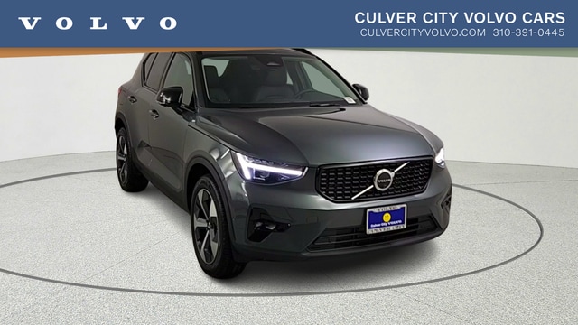 2026 Volvo XC40 B5 Plus Dark AWD's photo