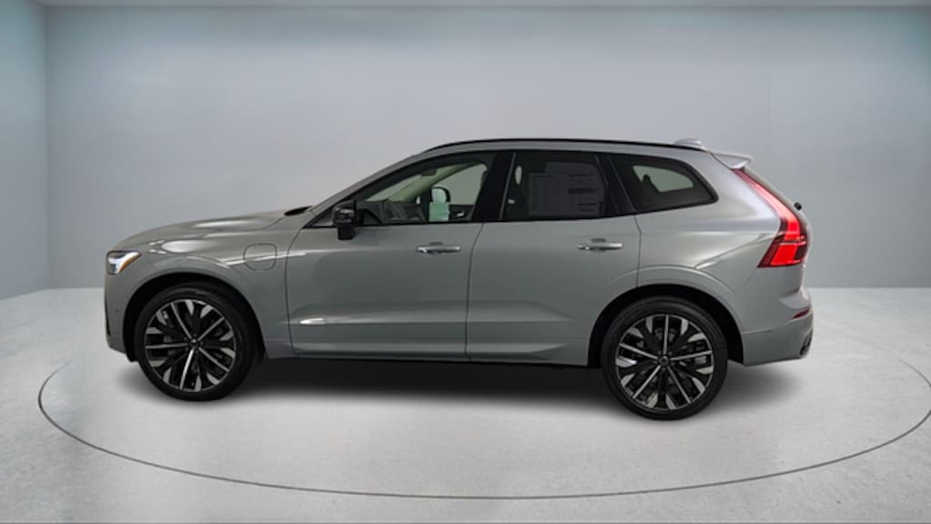 New 2026 Volvo XC60 plug-in hybrid T8 Ultra SUV