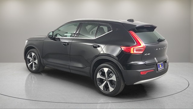 2025 Volvo XC40 B5 Plus Bright Theme photo 4