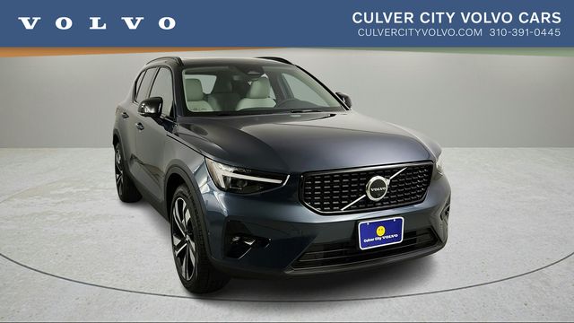 2026 Volvo XC40 B5 Plus Dark AWD's photo