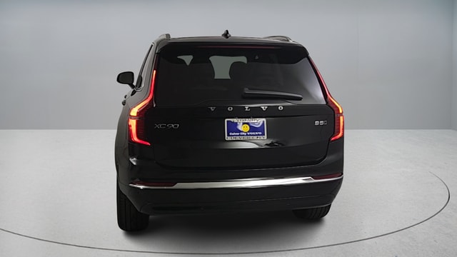 2026 Volvo XC90 B5 Core photo 4