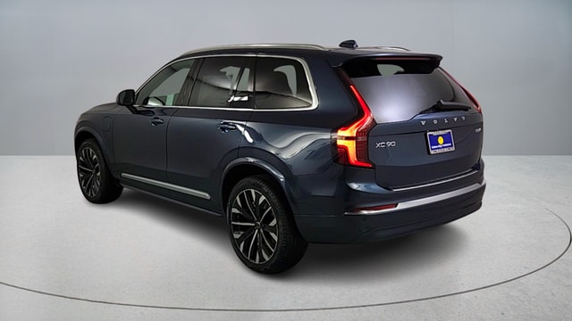 2026 Volvo XC90 plug-in hybrid T8 Plus 7-Seater photo 4