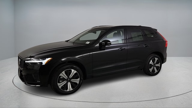 2025 Volvo XC60 plug-in hybrid T8 Core photo 3
