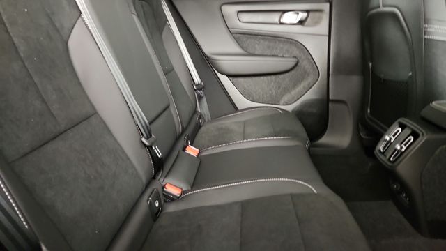 2026 Volvo XC40 Ultra Black Edition - Photo 33