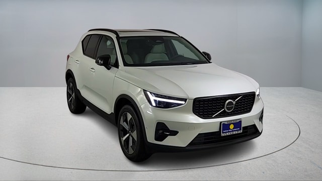 2026 Volvo XC40 SUV 