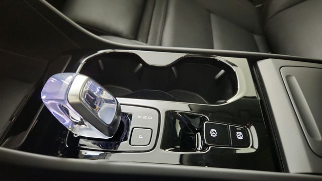 2026 Volvo XC40 Ultra - Photo 17