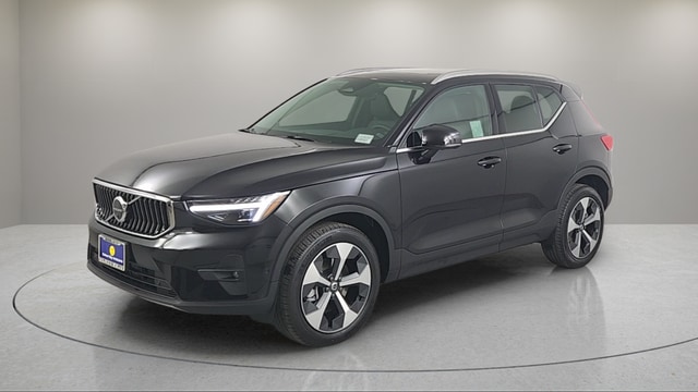 2025 Volvo XC40 B5 Plus Bright Theme photo 2