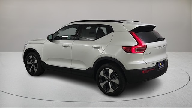 2026 Volvo XC40 B5 Plus photo 6