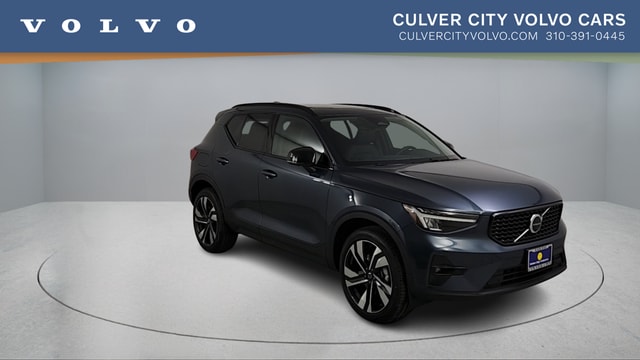 2026 Volvo XC40 SUV 