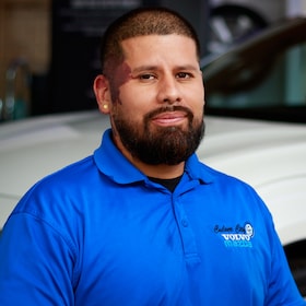 Staff member Alonso Rodriguez from 4717d5e07438