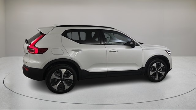 2026 Volvo XC40 B5 Plus photo 2