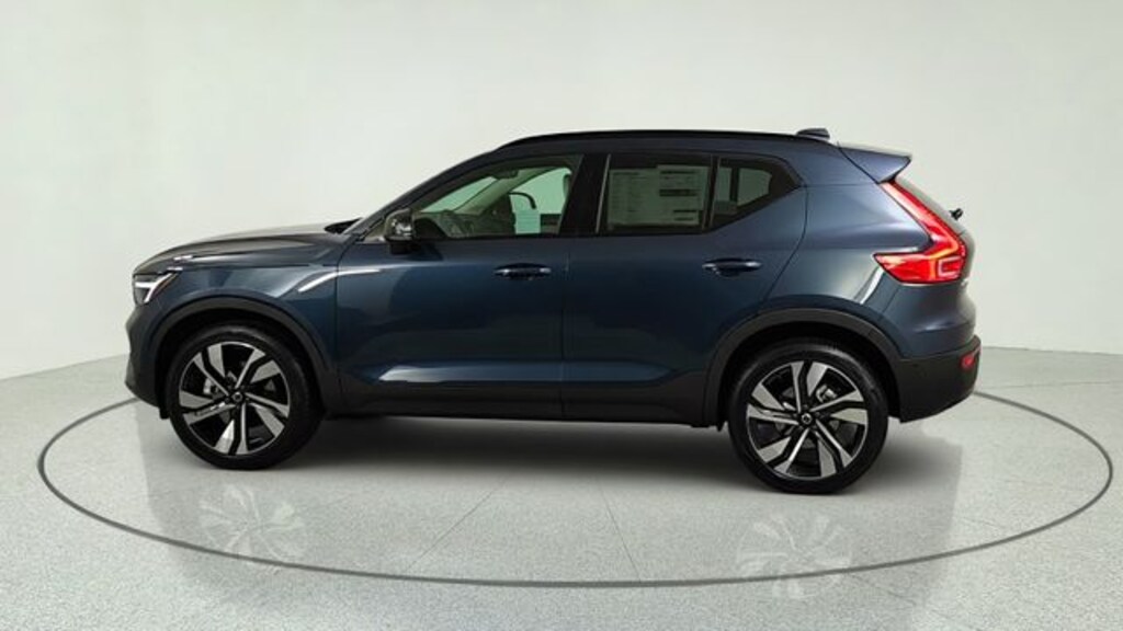 New 2026 Volvo XC40 B5 Plus SUV