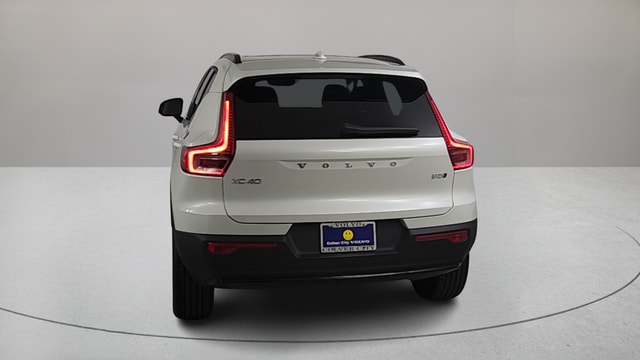 2026 Volvo XC40 B5 Plus photo 4