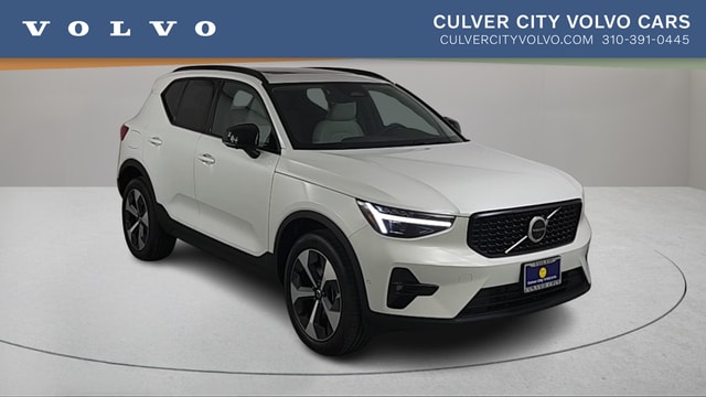 2026 Volvo XC40 SUV 