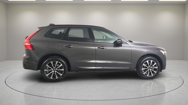 2025 Volvo XC60 B5 Core photo 3