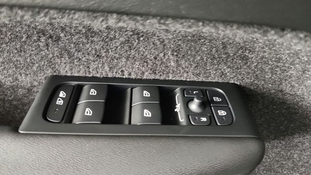 2026 Volvo XC40 Ultra Black Edition - Photo 10
