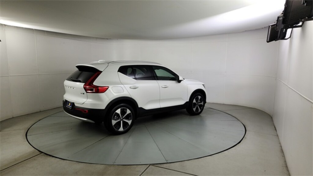 New 2025 Volvo XC40 B5 Core Bright Theme SUV