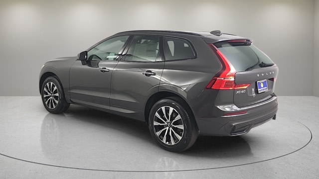 2025 Volvo XC60 B5 Core photo 4